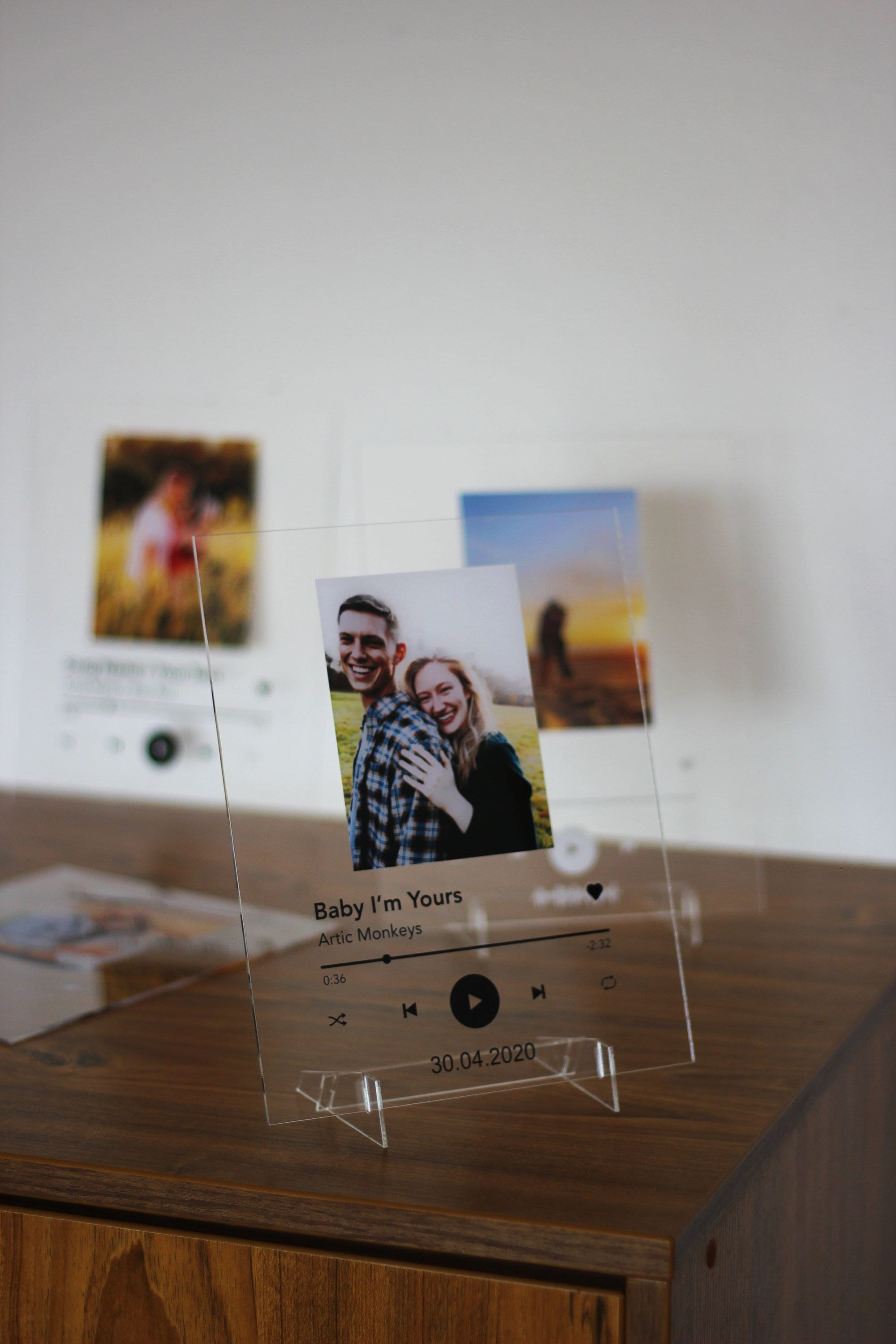 1. The PrintMeIfYouCan Glass-stand glass music plaques