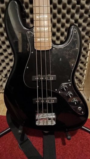 Squier Vintage Modified Jazz Bass '77 Review (2022) - Musician Wave