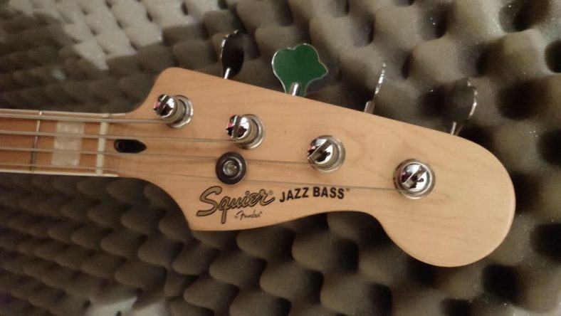 Squier Vintage Modified Jazz Bass '77 Review (2023) - Musician Wave