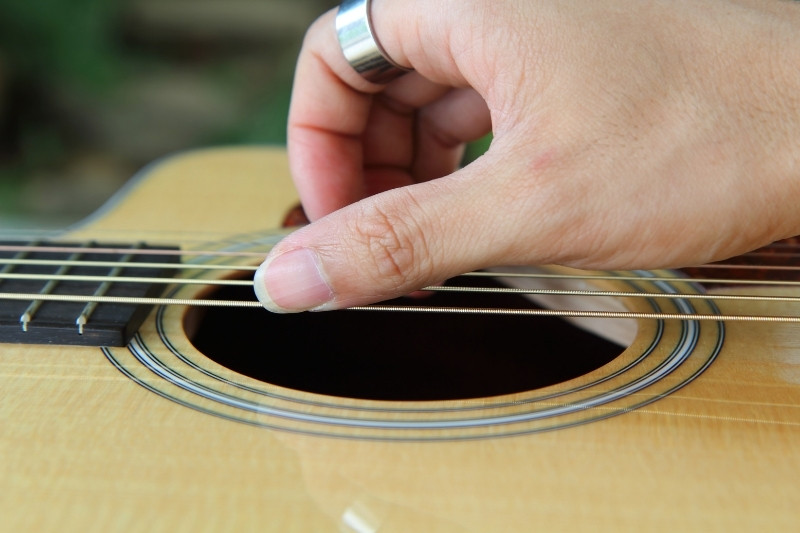 Why Do Some Guitarists Have Long Nails? - Musician Wave