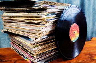 How to Clean Vinyl Records (The Ultimate Guide)