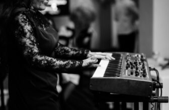 20 Songs With Amazing Synth Riffs (With Videos)