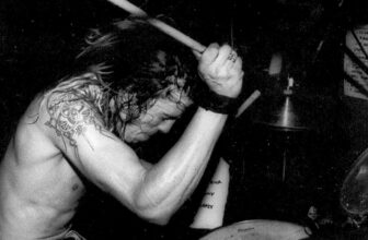 What is Grunge Music? (With Examples)