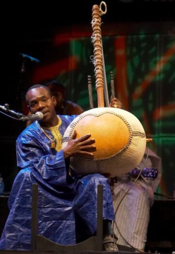 Toumani Diabaté playing a kora