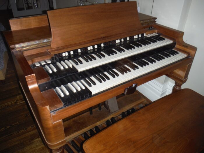 A Hammond B3 organ with two manuals and drawbars